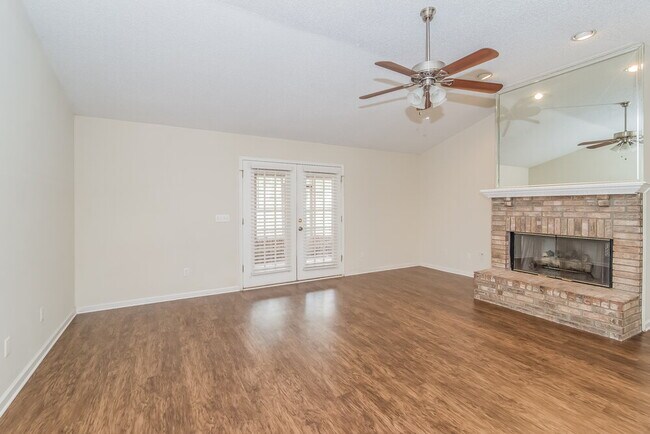 Foto del edificio - 3322 Brahma Ct