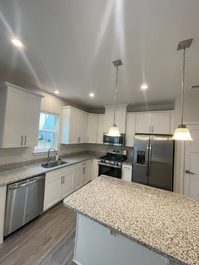 Foto principal - 218 Clearwood Dr