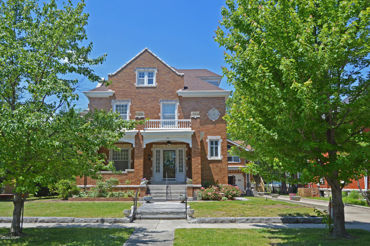 Primary Photo - 106 N Pennsylvania St