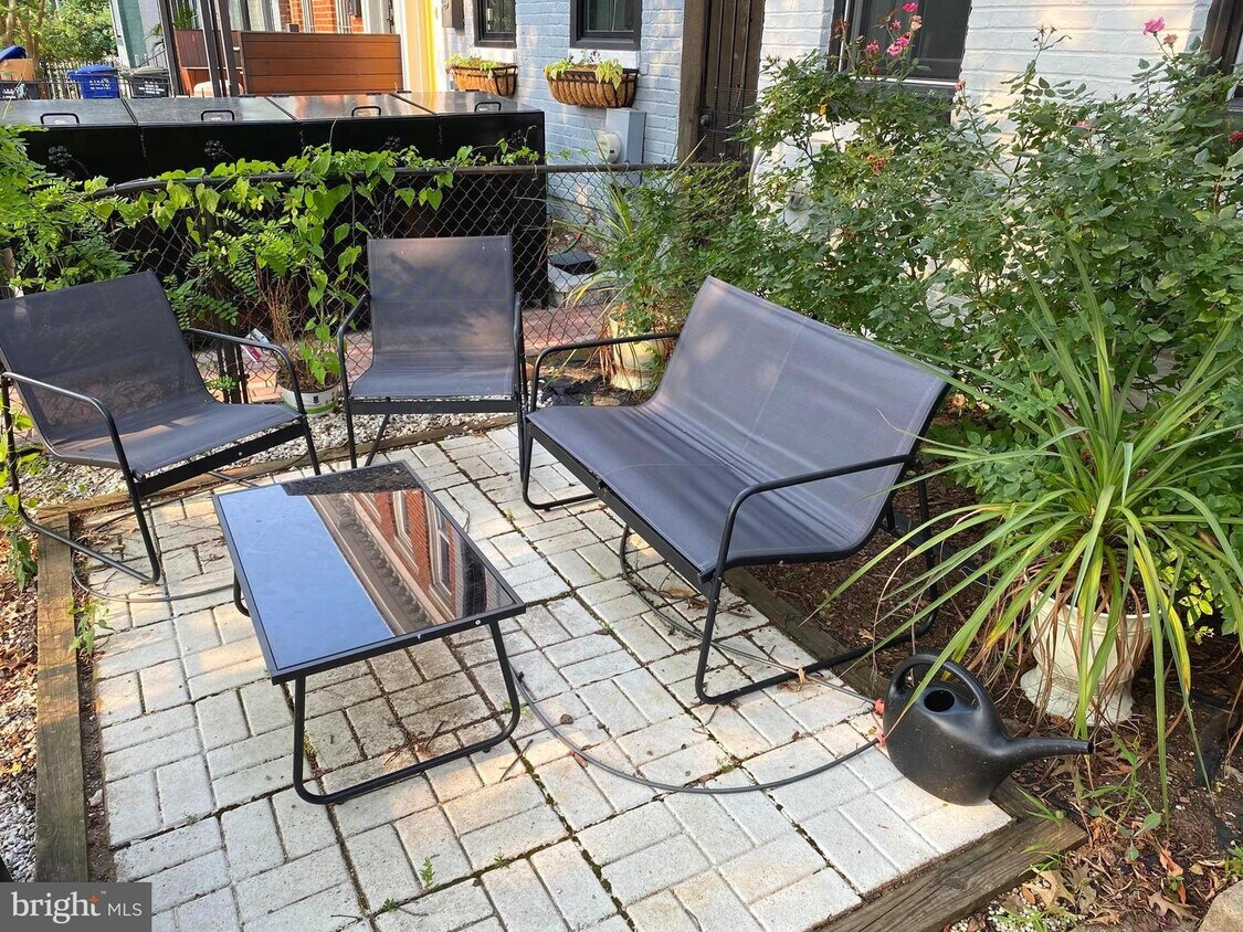 Foto principal - 1741 11th St NW