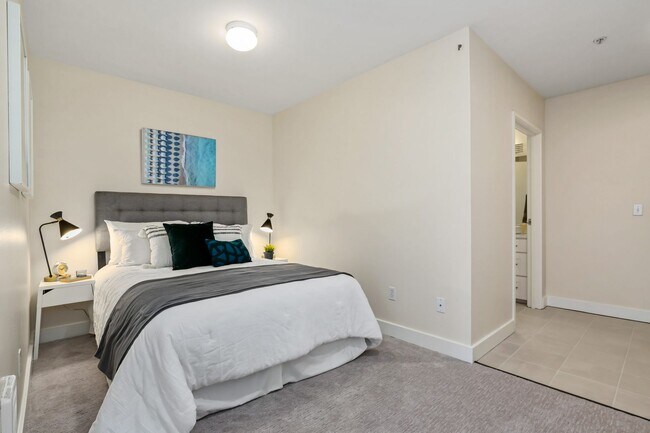 Building Photo - Belltown Gem newly remodeled flex 1 bdrm/s...