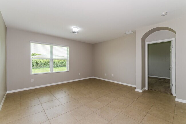 Building Photo - 449 SW 19th St