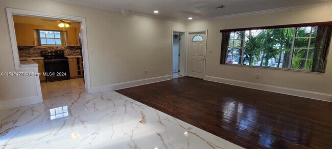 Foto del edificio - 340 NW 151st St