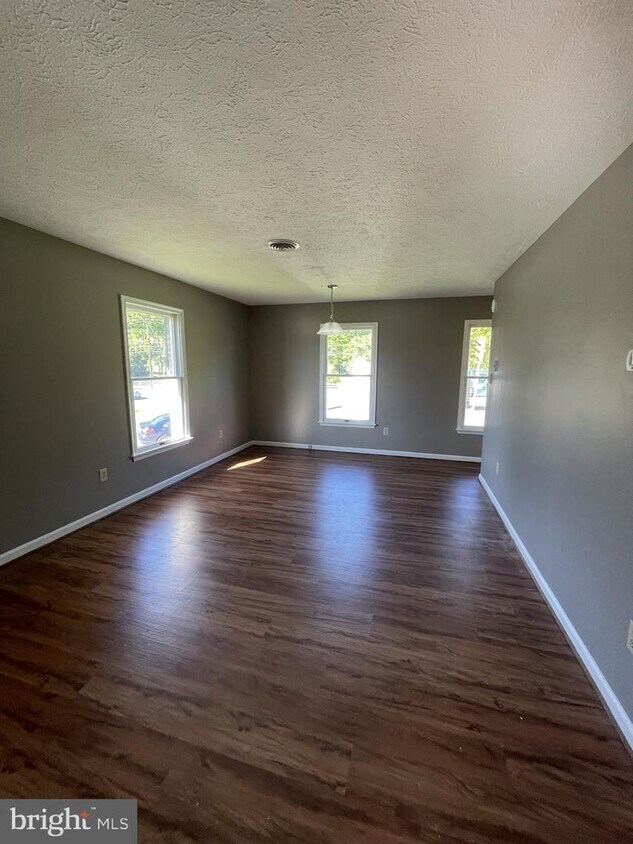 907 N Royal Ave Unit APT B, Front Royal, VA 22630 Apartment for Rent