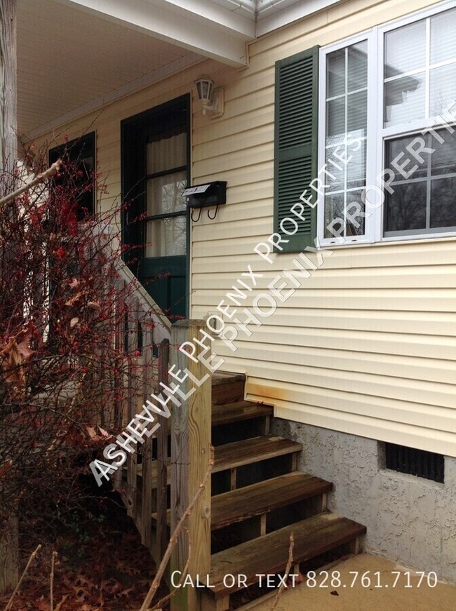 Building Photo - 15 Ezelle St