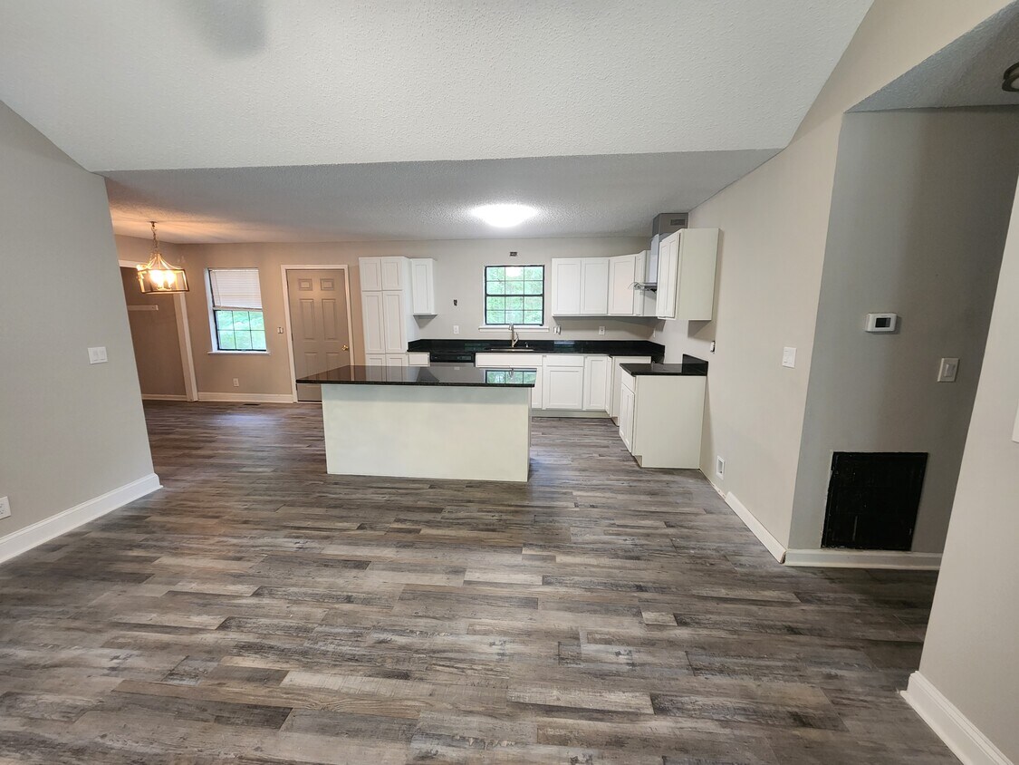 Open floor concept - 2386 Unaliyi Trl