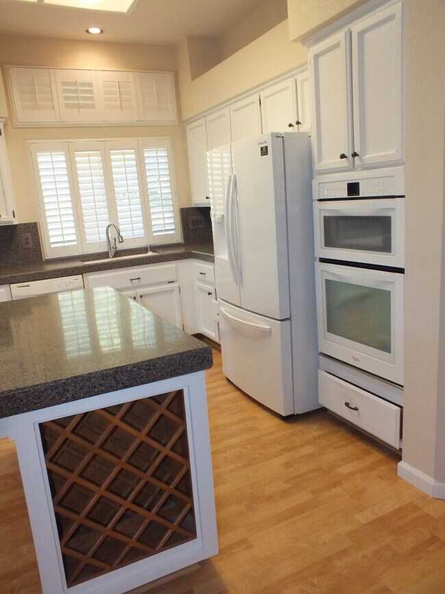 Foto del edificio - Natomas Station 3/2 ranch style home