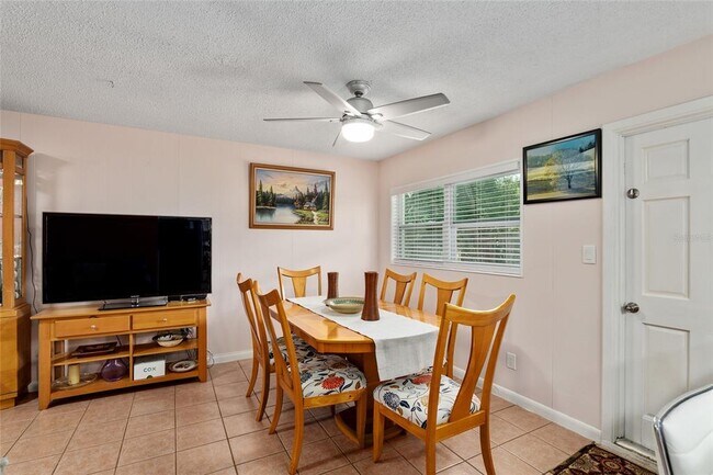 Foto del edificio - 3658 NW 39th Pl