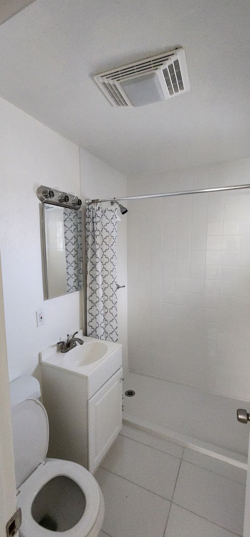 Foto del edificio - Two Bedroom Apartment