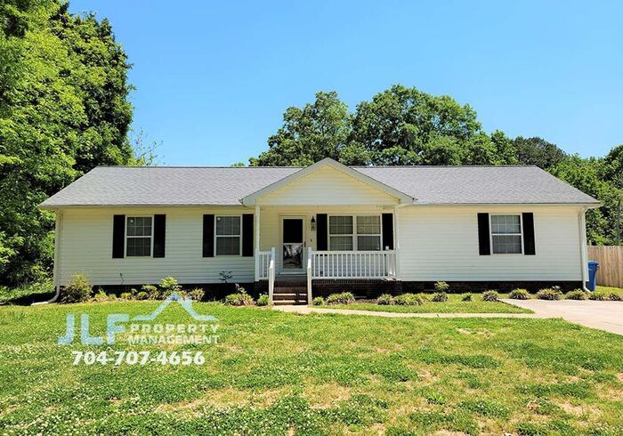 Primary Photo - Lovely 3/2 Home in Albemarle