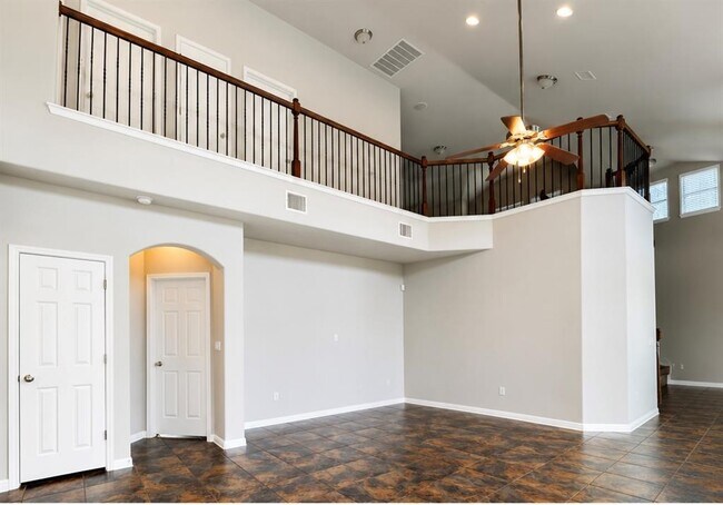 Foto del edificio - 901 Sleepy Dell Ln