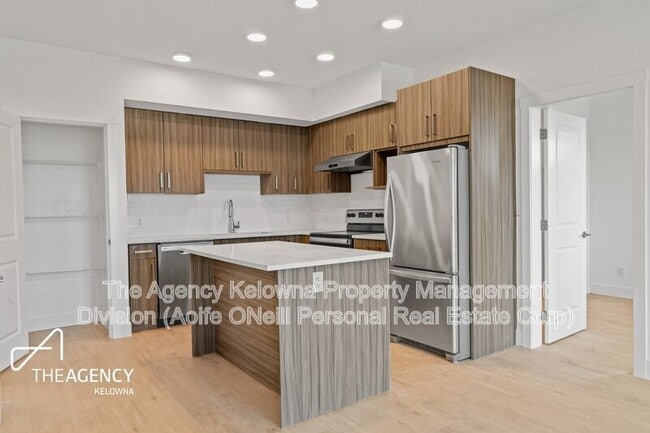 Photo du bâtiment - 1036 Coronation Ave