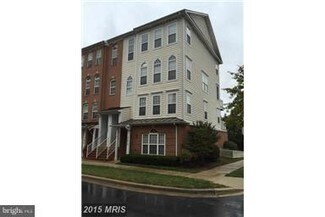 Building Photo - 732A Main St