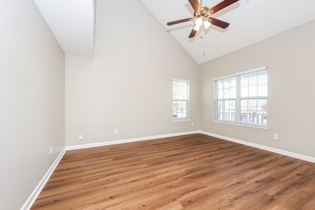 Building Photo - 404 Barking Dr