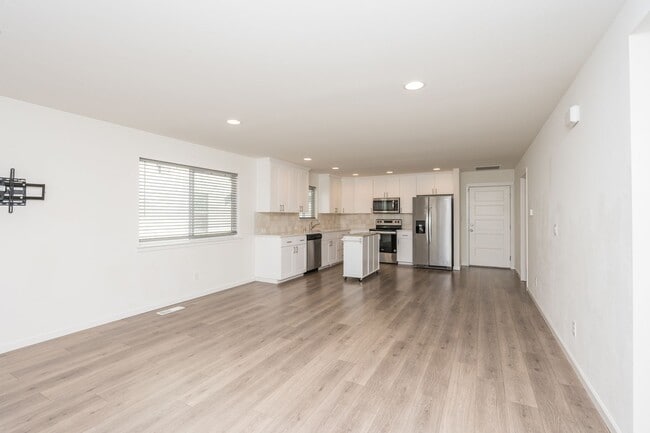 Foto del edificio - 3 Bedroom home in Yelm with Garage