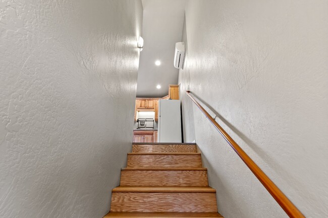 Building Photo - Charming 1-Bedroom Apartment with Mt. Ashl...