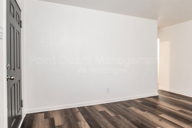 Building Photo - 409 W 31st St S