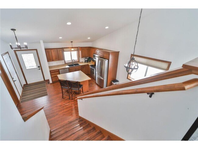 Foto del edificio - 3 Bed, 2 Bath with 3 car garage - Single F...