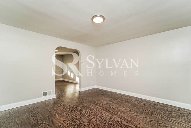 Building Photo - Four bedroom townhome available now!