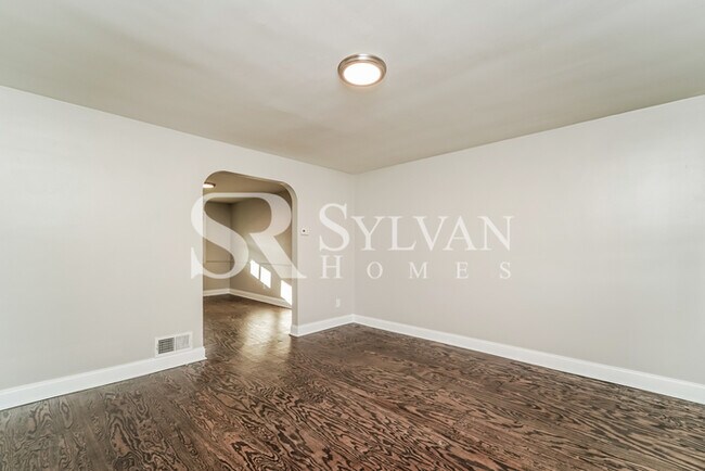 Foto del edificio - Four bedroom townhome available now!