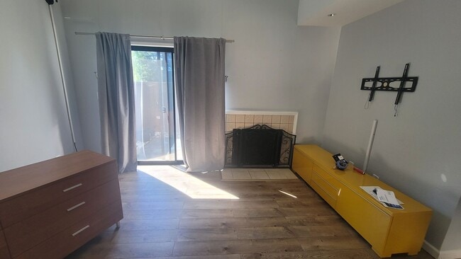 Building Photo - Sunlit Serenity: Charming 2BR, 2.5BA Home ...