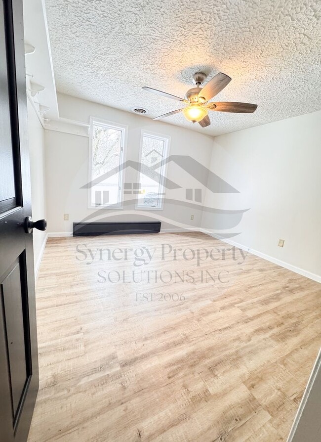 Building Photo - Lexington Schools Split Level