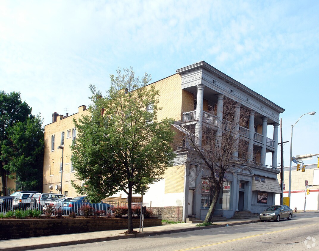 THE COLONNADE Apartments in Pittsburgh, PA