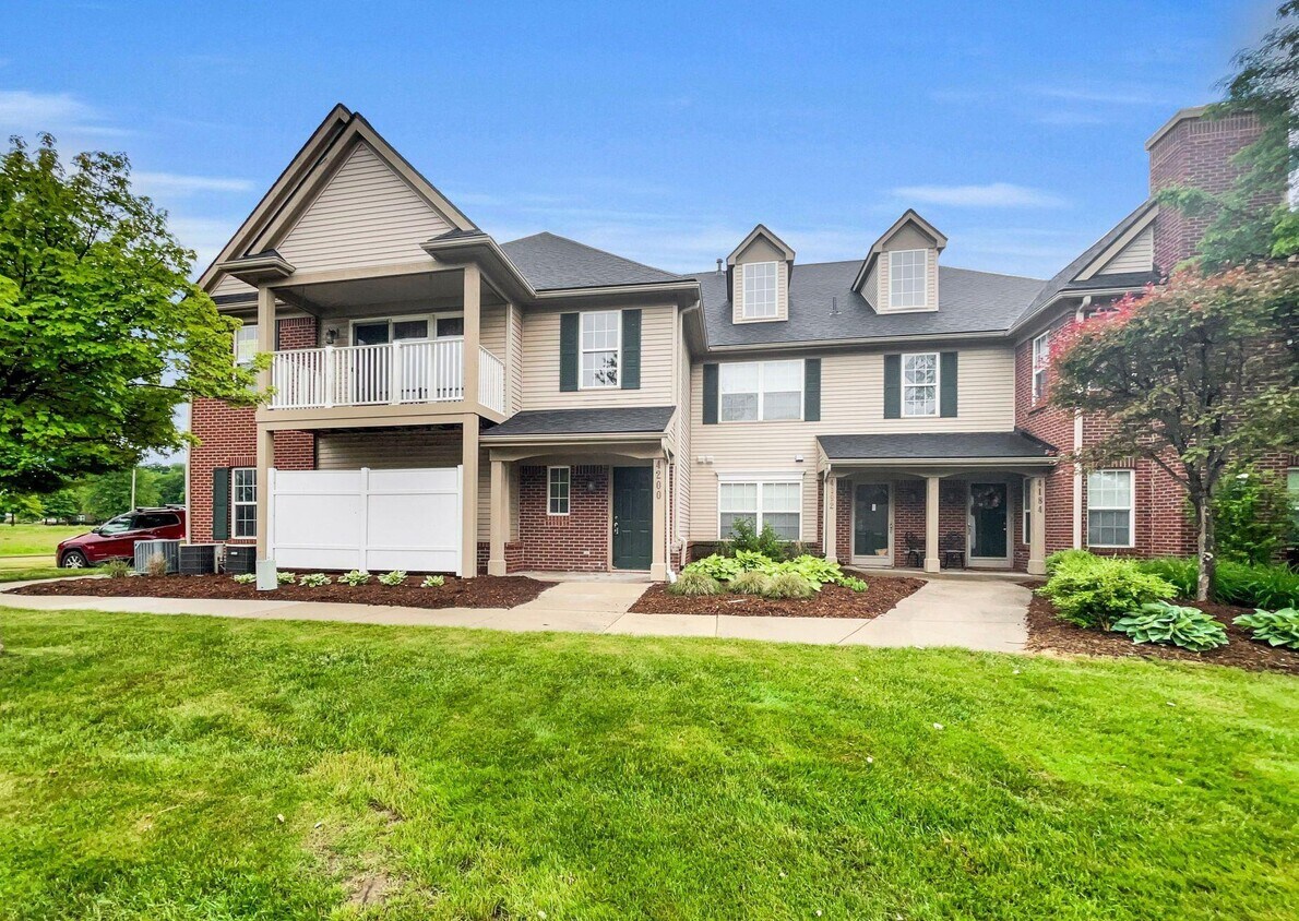Primary Photo - 4200 Hampton Ridge Blvd