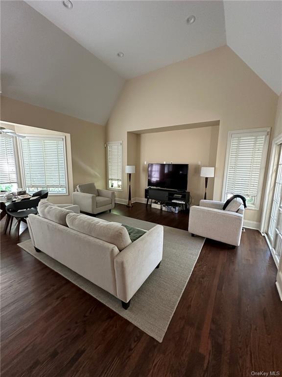Building Photo - 1 Copper Beech Cir