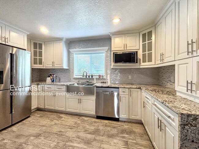 Building Photo - 8210 Mara Vista Ct