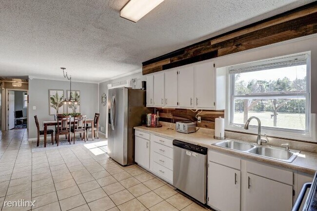 Building Photo - 3 br, 2 bath House - 106 Green Meadows Dr