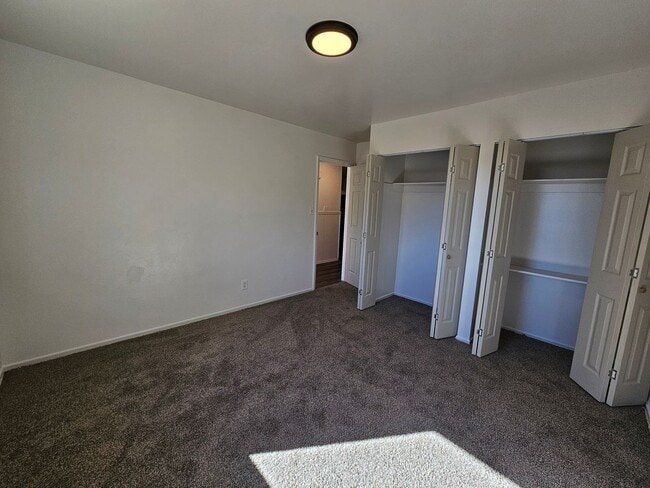 Building Photo - 4 bed 2 Bath Near Fort Carson!