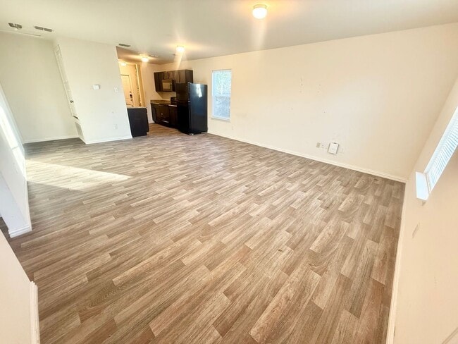 Building Photo - 3-bed/2-bath built in 2020!