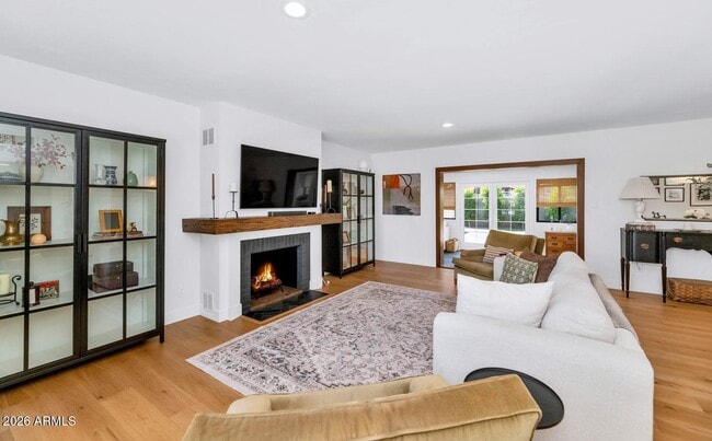 Building Photo - 103 W Palmcroft Dr