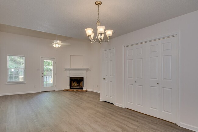 Foto del edificio - 513 Brians Way