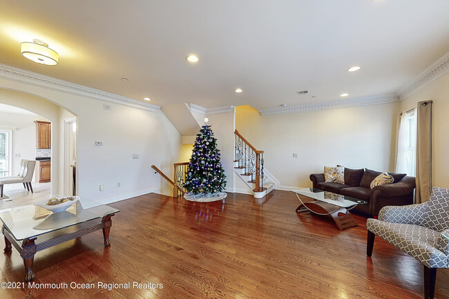Building Photo - 3 White Oak Ln