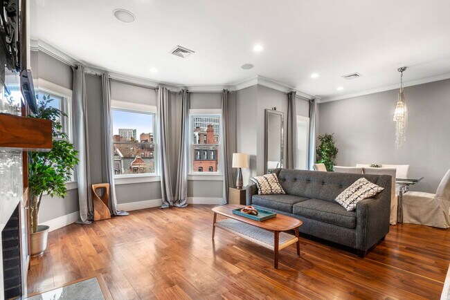 Building Photo - 375 Marlborough St