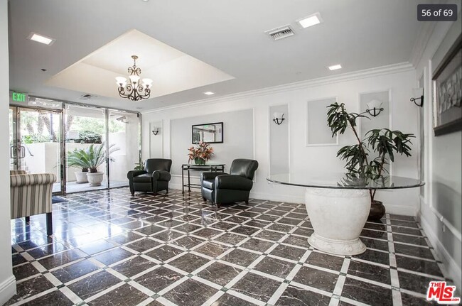 Building Photo - 405 N Palm Dr
