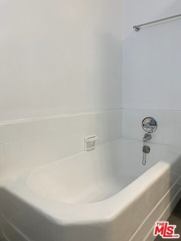 Foto del edificio - 1851 Winona Blvd