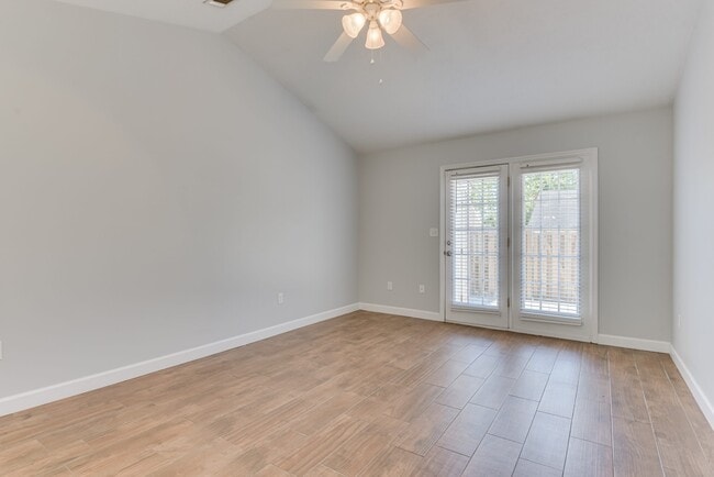Building Photo - 1609 Bradley Way