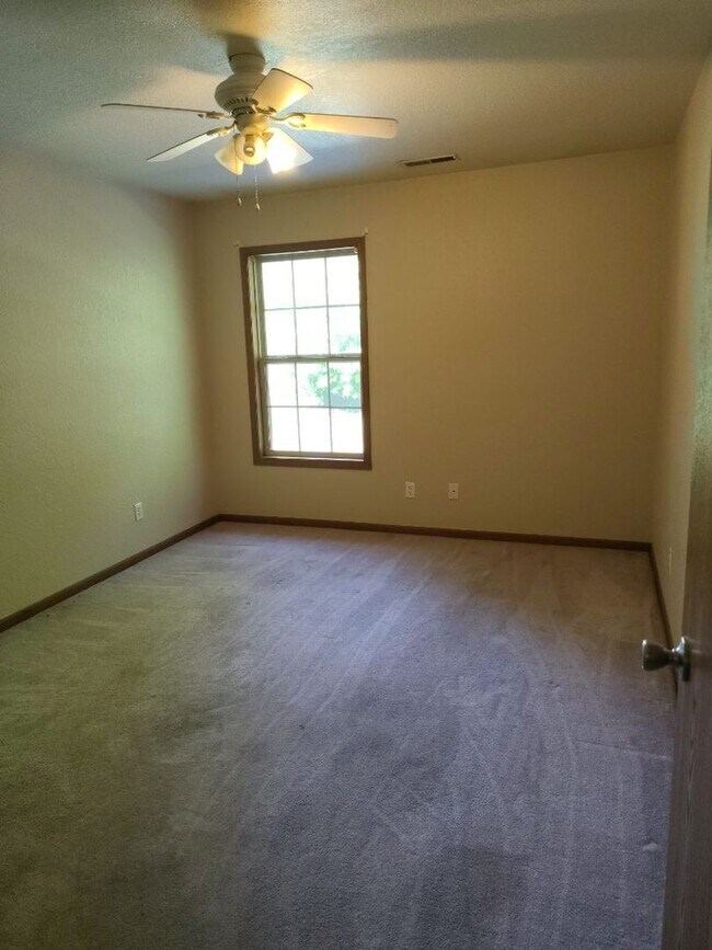 Building Photo - 2 bedroom, 1 bathroom apartment in Wickliffe