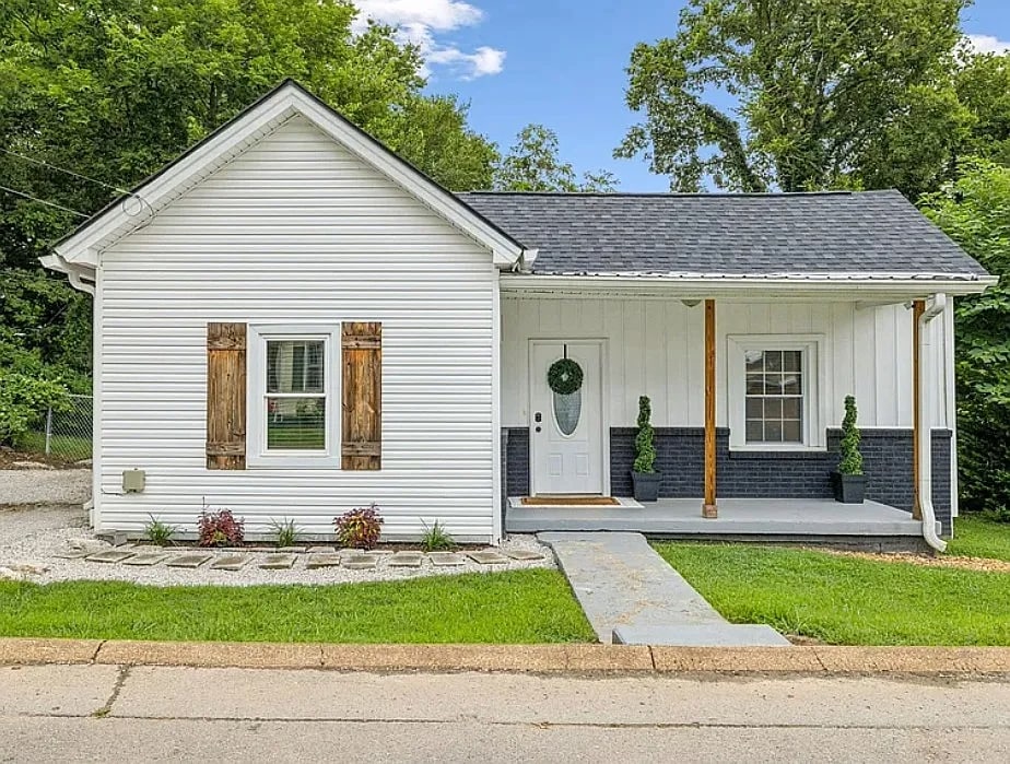 Newly Remodelled - 816 Woodside St