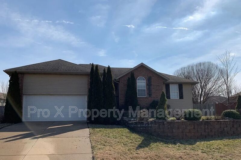 Foto principal - 740 E Gallup Hill Rd
