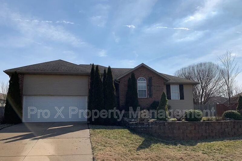 Primary Photo - 740 E Gallup Hill Rd