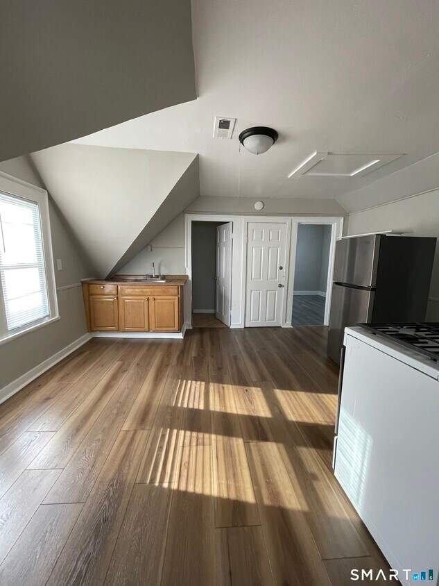 Building Photo - 45 Frank St