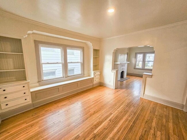 Foto del edificio - 532 N Firestone Blvd