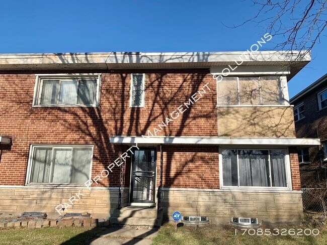 Building Photo - South Deering - 3 Bedroom, 2.5 Bath