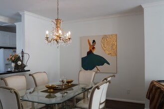 Building Photo - 1316 Tuam St