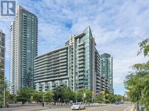 Building Photo - 209 Fort York Blvd