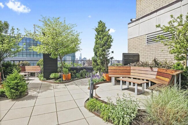 Foto del edificio - 399 E 34th St